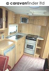 Used Lunar Clubman 470 2005 touring caravan Image